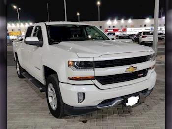 Chevrolet  Silverado  LT  2018  Automatic  17,000 Km  8 Cylinder  Four Wheel Drive (4WD)  Pick Up  White