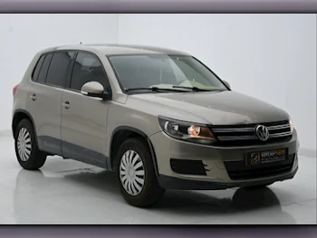 Volkswagen  Tiguan  2015  Automatic  140,000 Km  4 Cylinder  All Wheel Drive (AWD)  SUV  Beige