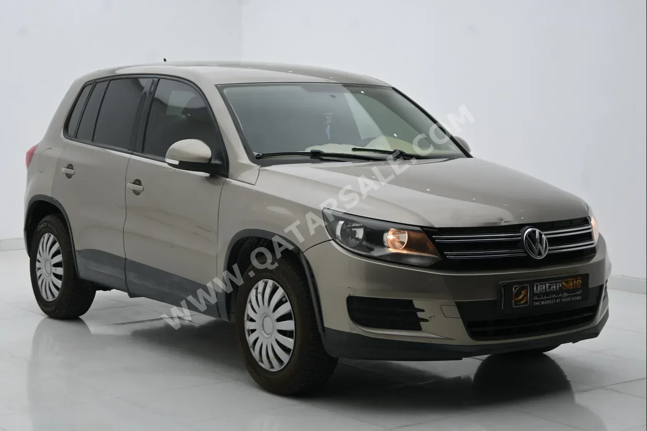 Volkswagen  Tiguan  2015  Automatic  140,000 Km  4 Cylinder  All Wheel Drive (AWD)  SUV  Beige