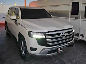 Toyota  Land Cruiser  GXR  2022  Automatic  47,700 Km  6 Cylinder  Four Wheel Drive (4WD)  SUV  White  With Warranty