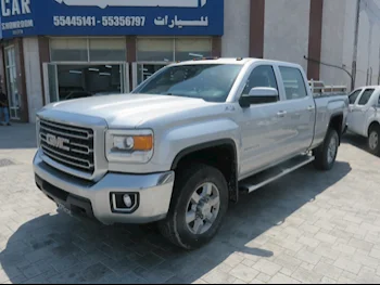 GMC  Sierra  2500 HD  2015  Automatic  130,000 Km  8 Cylinder  Four Wheel Drive (4WD)  Pick Up  Silver