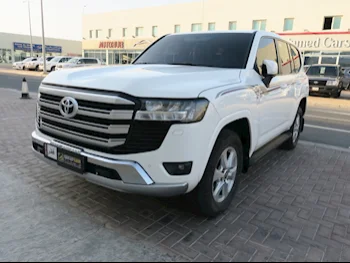Toyota  Land Cruiser  GXR Twin Turbo  2022  Automatic  121,000 Km  6 Cylinder  Four Wheel Drive (4WD)  SUV  White