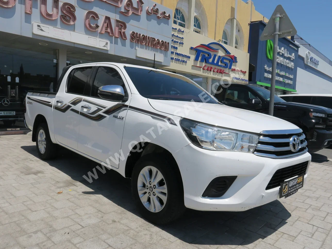 Toyota  Hilux  2018  Automatic  164,000 Km  4 Cylinder  Four Wheel Drive (4WD)  Pick Up  White