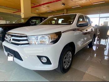 Toyota  Hilux  2022  Automatic  17,000 Km  4 Cylinder  Rear Wheel Drive (RWD)  Pick Up  White  With Warranty