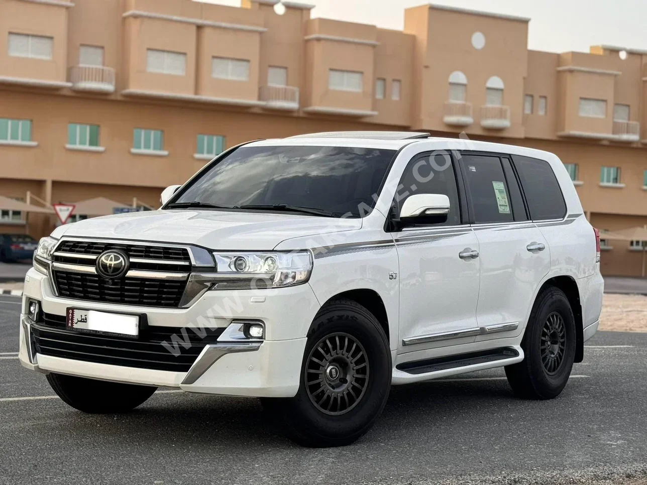 Toyota  Land Cruiser  VXR- Grand Touring S  2020  Automatic  132,000 Km  8 Cylinder  Four Wheel Drive (4WD)  SUV  White