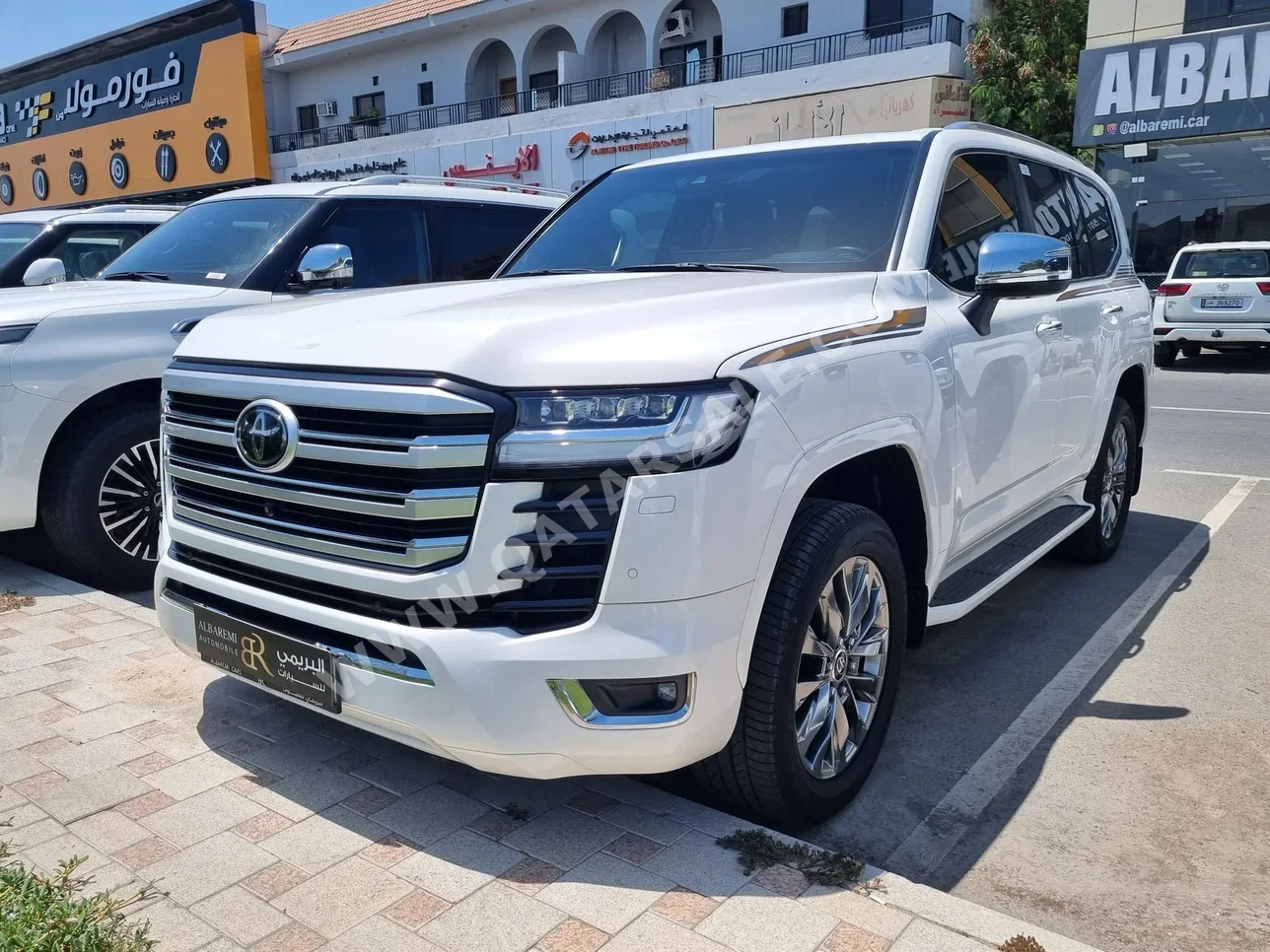 Toyota  Land Cruiser  VXR  2022  Automatic  90,000 Km  8 Cylinder  Four Wheel Drive (4WD)  SUV  White  With Warranty