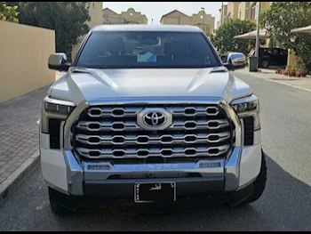 Toyota  Tundra  Edition 1794  2023  Automatic  7,900 Km  8 Cylinder  Four Wheel Drive (4WD)  Pick Up  White
