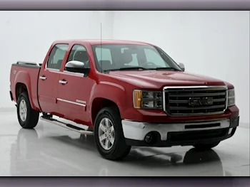 GMC  Sierra  2012  Automatic  215,000 Km  8 Cylinder  Four Wheel Drive (4WD)  Pick Up  Red