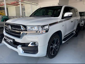 Toyota  Land Cruiser  VXS- Grand Touring S  2020  Automatic  107,000 Km  8 Cylinder  Four Wheel Drive (4WD)  SUV  White