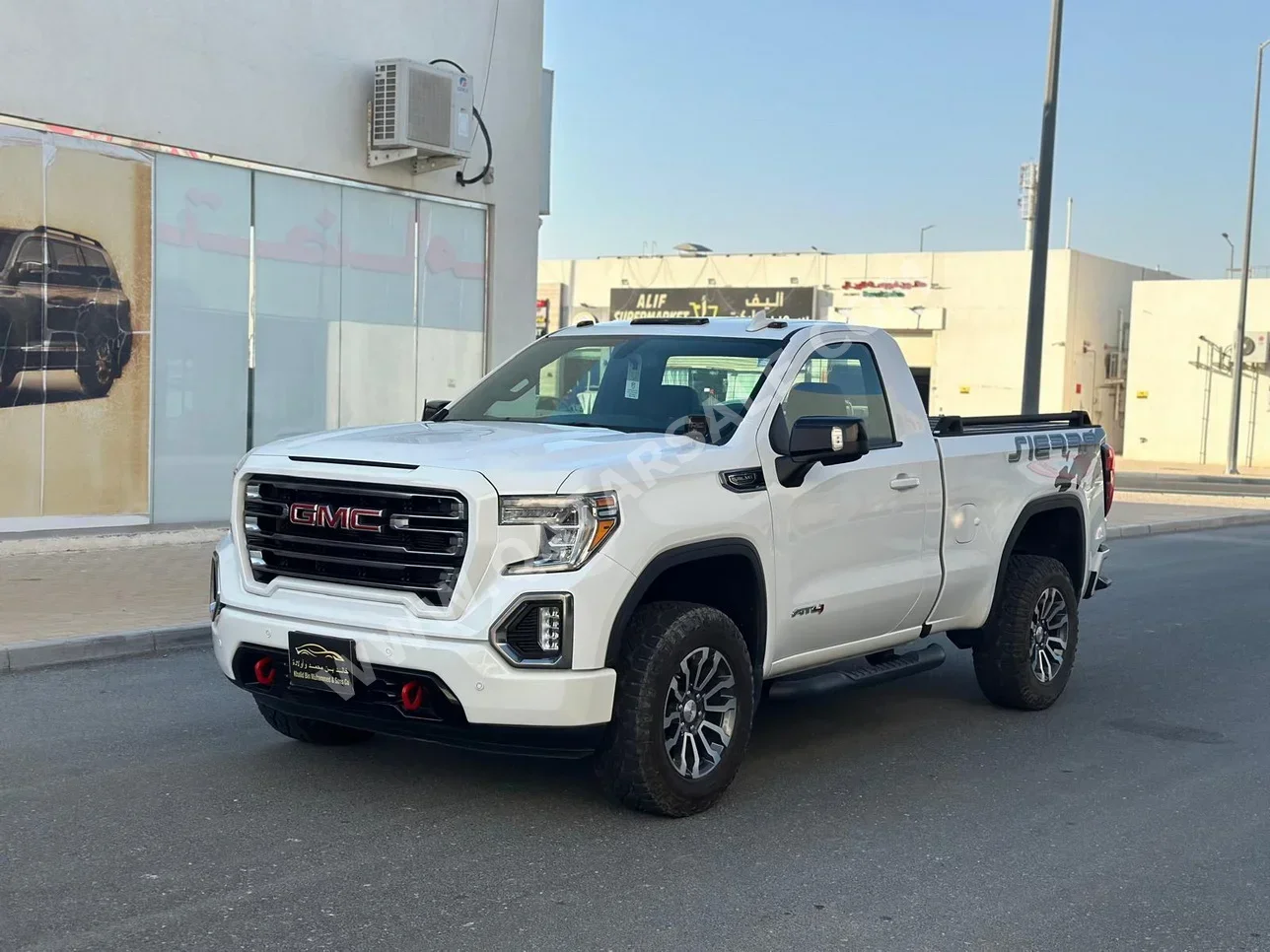 GMC  Sierra  AT4  2020  Automatic  79,000 Km  8 Cylinder  Four Wheel Drive (4WD)  Pick Up  White