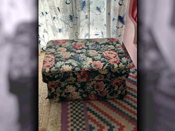 الأرائك والكنب والكراسي ايكيا  قماش  متعدد الألوان