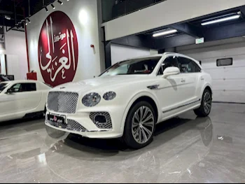 Bentley  Bentayga  First Edition  2021  Automatic  45,000 Km  8 Cylinder  Four Wheel Drive (4WD)  SUV  White