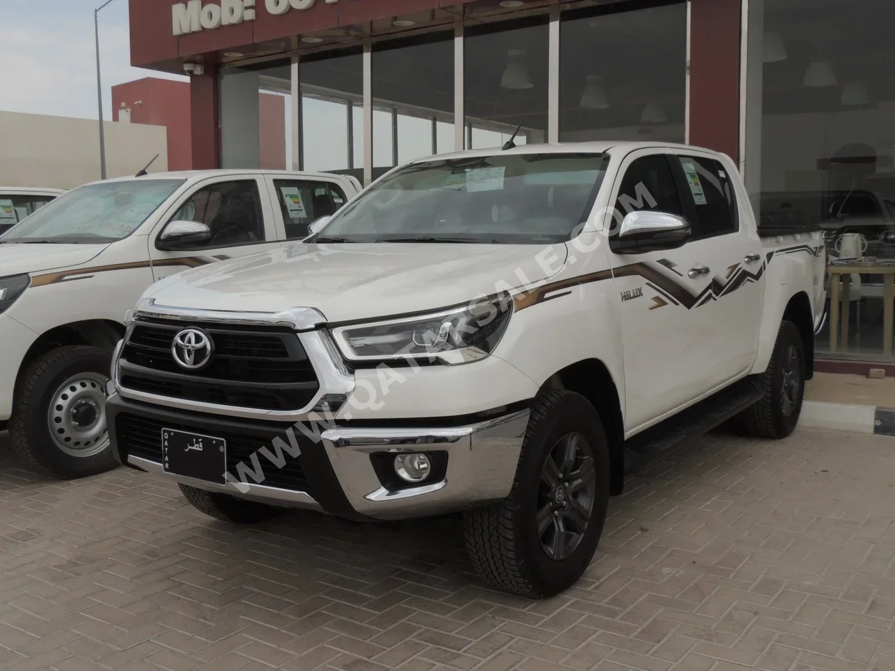 Toyota  Hilux  SR5  2024  Automatic  9,000 Km  4 Cylinder  Four Wheel Drive (4WD)  Pick Up  White  With Warranty