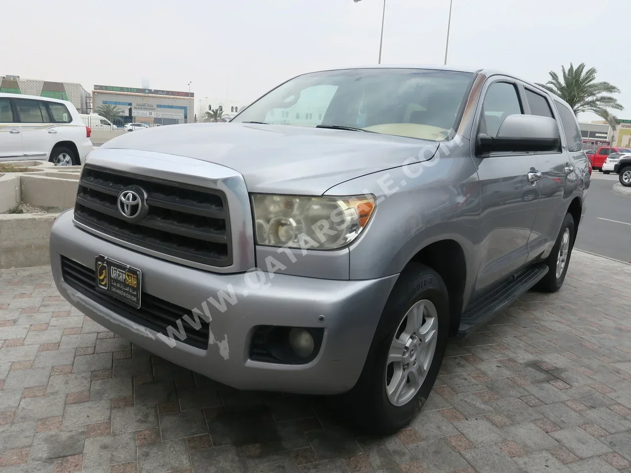 Toyota  Sequoia  2012  Automatic  348,000 Km  8 Cylinder  Four Wheel Drive (4WD)  SUV  Gray