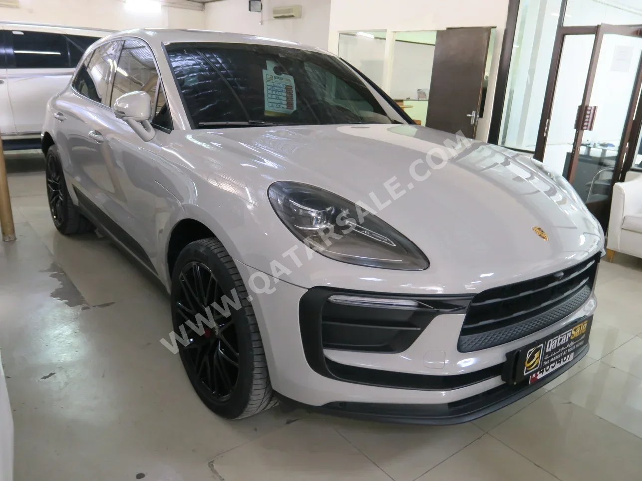 Porsche  Macan  2022  Automatic  34,000 Km  4 Cylinder  Four Wheel Drive (4WD)  SUV  Silver  With Warranty