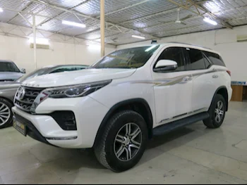 Toyota  Fortuner  2022  Automatic  40,000 Km  6 Cylinder  Four Wheel Drive (4WD)  SUV  White