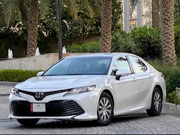 Toyota  Camry  LE  2019  Automatic  91,000 Km  4 Cylinder  Front Wheel Drive (FWD)  Sedan  White