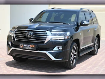 Toyota  Land Cruiser  VXS Black Edition  2018  Automatic  100,000 Km  8 Cylinder  Four Wheel Drive (4WD)  SUV  White