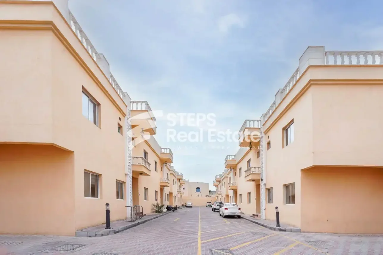 Commercial  Not Furnished  Al Rayyan  Ain Khaled  5 Bedrooms