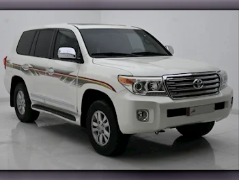 Toyota  Land Cruiser  GXR  2013  Automatic  296,000 Km  8 Cylinder  Four Wheel Drive (4WD)  SUV  Pearl