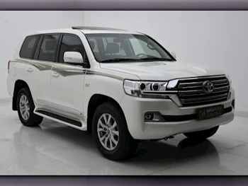  Toyota  Land Cruiser  VXR  2016  Automatic  194,000 Km  8 Cylinder  Four Wheel Drive (4WD)  SUV  Pearl  With Warranty