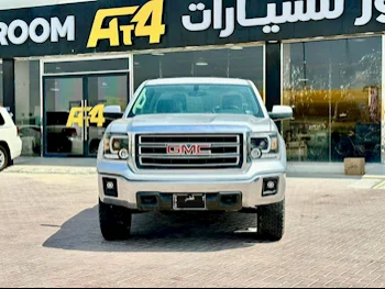 GMC  Sierra  2014  Automatic  137,000 Km  8 Cylinder  Four Wheel Drive (4WD)  Pick Up  Silver