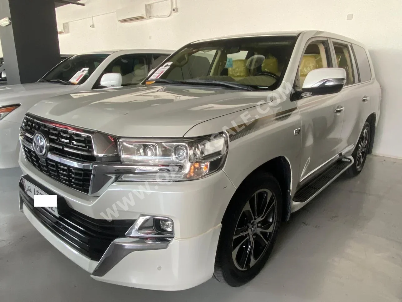 Toyota  Land Cruiser  GXR- Grand Touring  2017  Automatic  253,000 Km  8 Cylinder  Four Wheel Drive (4WD)  SUV  White