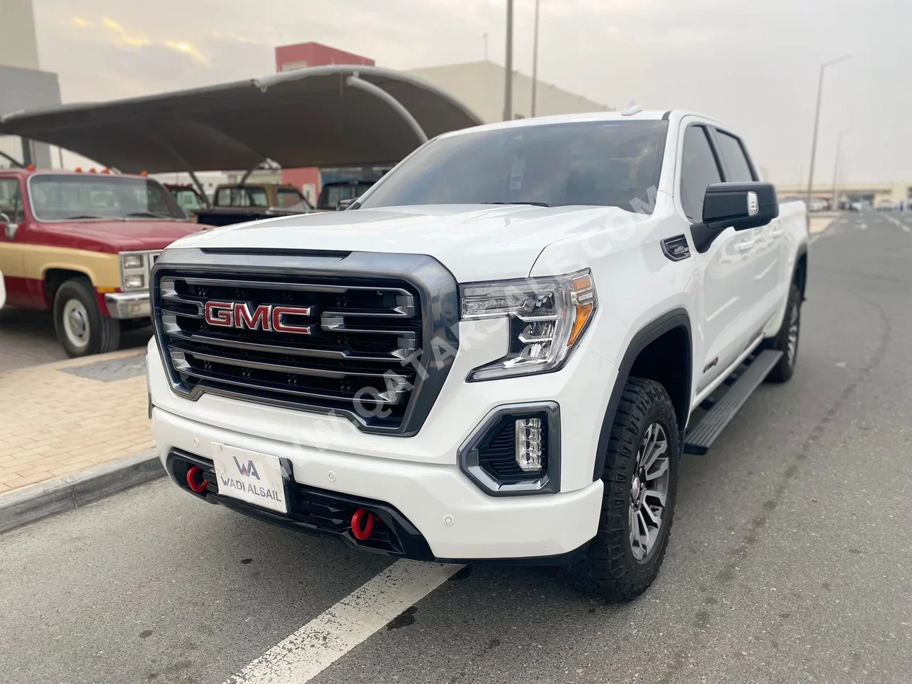GMC  Sierra  AT4  2022  Automatic  60,000 Km  8 Cylinder  Four Wheel Drive (4WD)  Pick Up  White  With Warranty