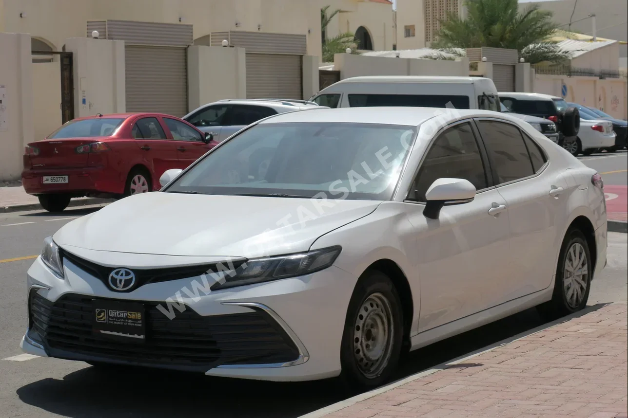 Toyota  Camry  LE  2022  Automatic  12,000 Km  4 Cylinder  Front Wheel Drive (FWD)  Sedan  White  With Warranty