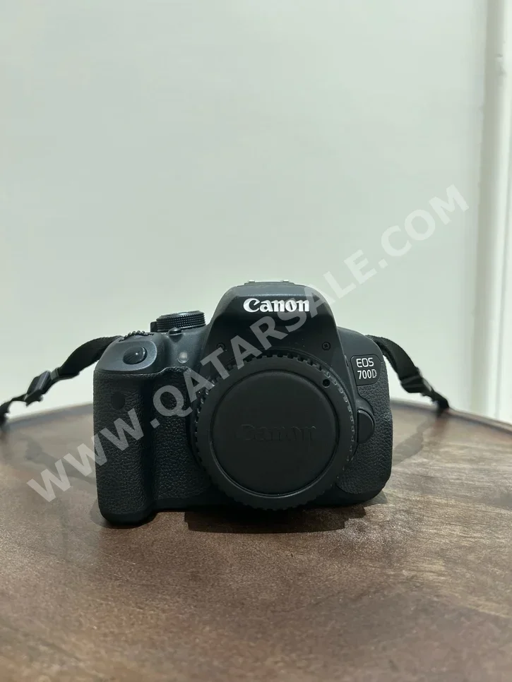Digital Cameras Canon  EOS 700D  18 MP  FHD 1080p