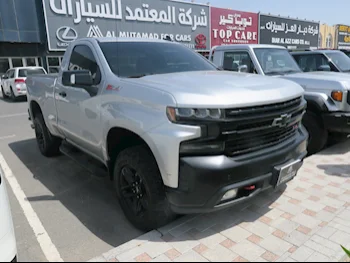 Chevrolet  Silverado  Trail Boss  2020  Automatic  88,000 Km  8 Cylinder  Four Wheel Drive (4WD)  Pick Up  Silver