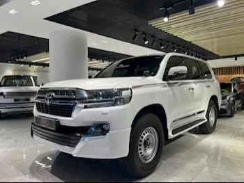 Toyota  Land Cruiser  GXR- Grand Touring  2021  Automatic  143,000 Km  8 Cylinder  Four Wheel Drive (4WD)  SUV  White