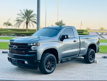Chevrolet  Silverado  Trail Boss  2021  Automatic  52,000 Km  8 Cylinder  Four Wheel Drive (4WD)  Pick Up  Gray