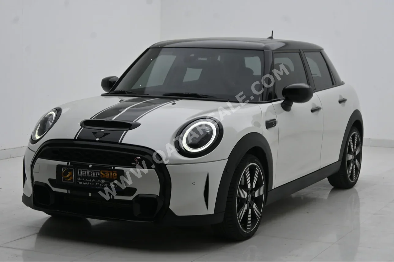 Mini  Cooper  S  2023  Automatic  15,000 Km  4 Cylinder  Front Wheel Drive (FWD)  Hatchback  White  With Warranty