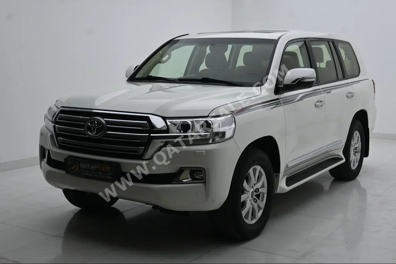 Toyota  Land Cruiser  GXR  2016  Automatic  238,000 Km  8 Cylinder  Four Wheel Drive (4WD)  SUV  Pearl