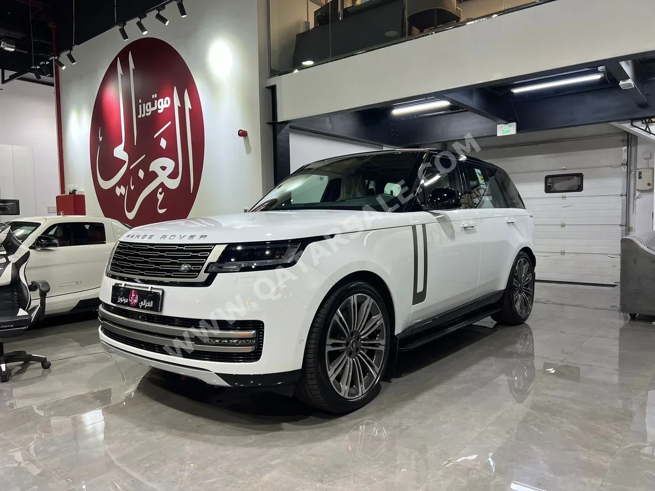 Land Rover  Range Rover  Vogue  2024  Automatic  0 Km  8 Cylinder  Four Wheel Drive (4WD)  SUV  White  With Warranty