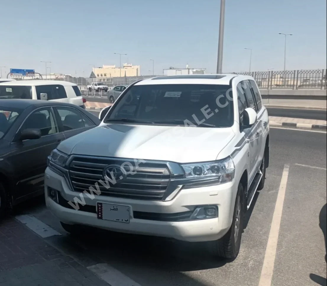  Toyota  Land Cruiser  VXR  2018  Automatic  248,000 Km  8 Cylinder  Four Wheel Drive (4WD)  SUV  White  With Warranty
