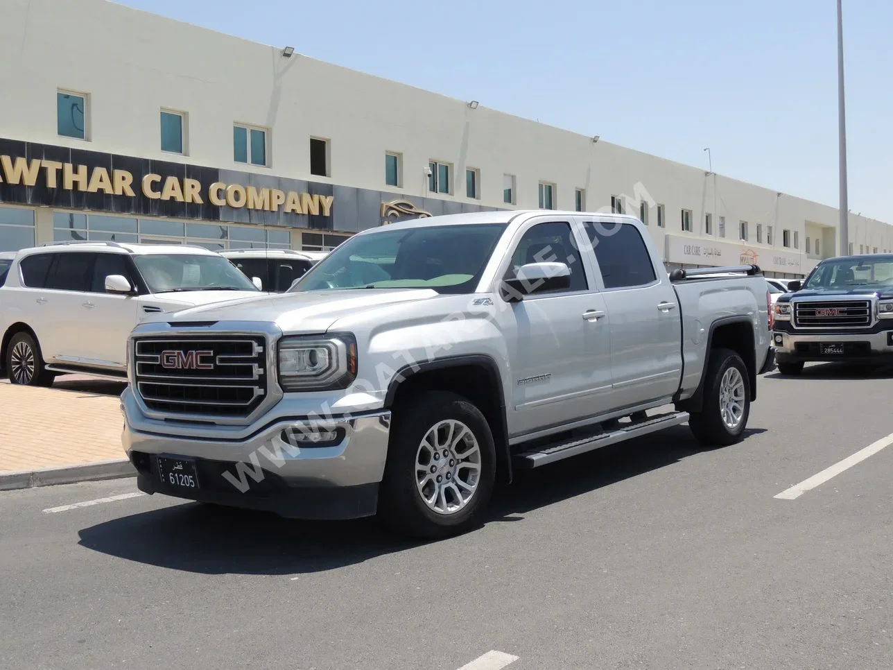 GMC  Sierra  SLE  2018  Automatic  89,000 Km  8 Cylinder  Four Wheel Drive (4WD)  Pick Up  Silver