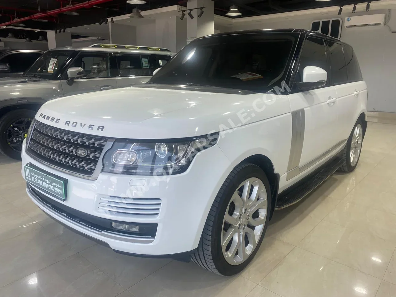 Land Rover  Range Rover  Vogue  2015  Automatic  265,000 Km  8 Cylinder  Four Wheel Drive (4WD)  SUV  White
