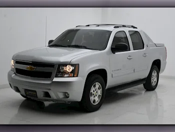 Chevrolet  Avalanche  2013  Automatic  200,000 Km  8 Cylinder  Four Wheel Drive (4WD)  Pick Up  Silver
