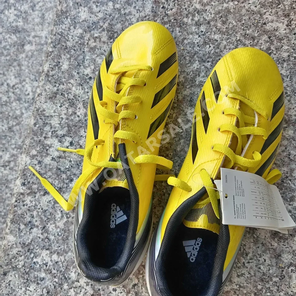 Sports Shoes Adidas /  Football  Men  37