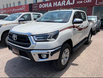 Toyota  Hilux  2022  Manual  1,000 Km  4 Cylinder  Four Wheel Drive (4WD)  Pick Up  White  With Warranty