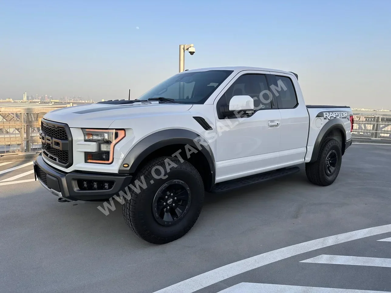 Ford  Raptor  SVT  2018  Automatic  125,000 Km  8 Cylinder  Four Wheel Drive (4WD)  Pick Up  White  With Warranty