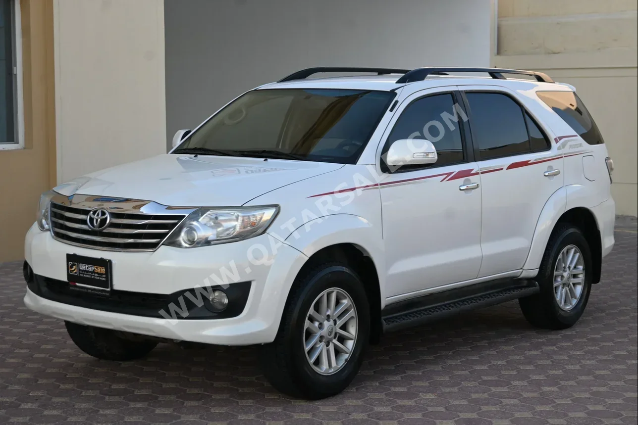 Toyota  Fortuner  SR5  2015  Automatic  129,000 Km  6 Cylinder  Four Wheel Drive (4WD)  SUV  Pearl