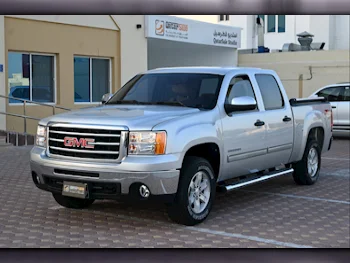 GMC  Sierra  1500  2012  Automatic  211,000 Km  8 Cylinder  Four Wheel Drive (4WD)  Pick Up  Silver