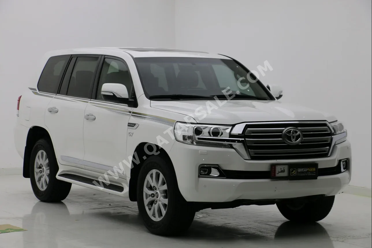 Toyota  Land Cruiser  VXR  2021  Automatic  153,000 Km  8 Cylinder  Four Wheel Drive (4WD)  SUV  White  With Warranty