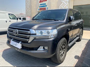  Toyota  Land Cruiser  VXR  2016  Automatic  306,000 Km  8 Cylinder  Four Wheel Drive (4WD)  SUV  Gray  With Warranty