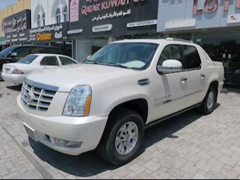 Cadillac  Escalade  2008  Automatic  170,000 Km  8 Cylinder  Four Wheel Drive (4WD)  SUV  White