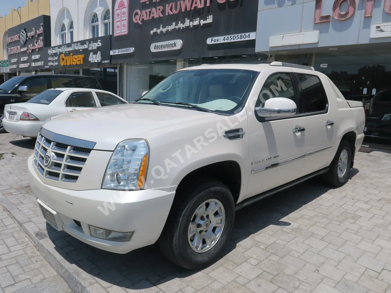 Cadillac  Escalade  2008  Automatic  170,000 Km  8 Cylinder  Four Wheel Drive (4WD)  SUV  White