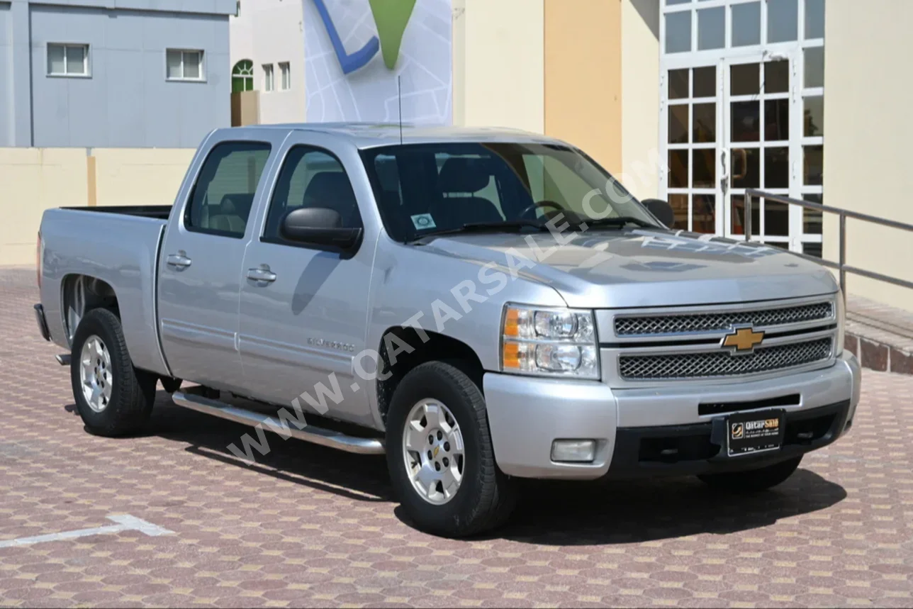  Chevrolet  Silverado  2013  Automatic  259,000 Km  8 Cylinder  Four Wheel Drive (4WD)  Pick Up  Silver  With Warranty